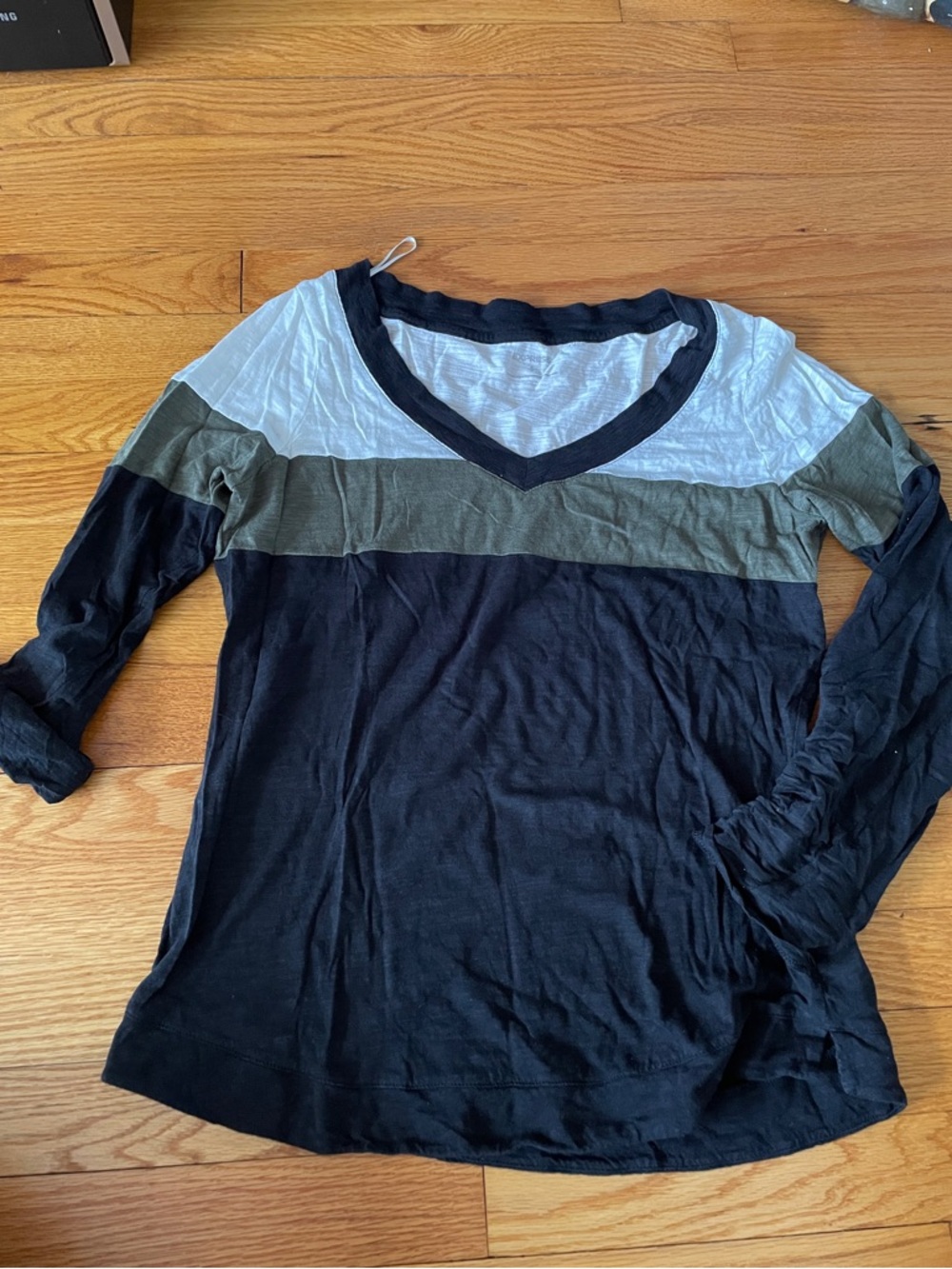 Express Women's Long Sleeve V-Neck Colorblock Top - Black, Olive & White - Picture 5 of 5
